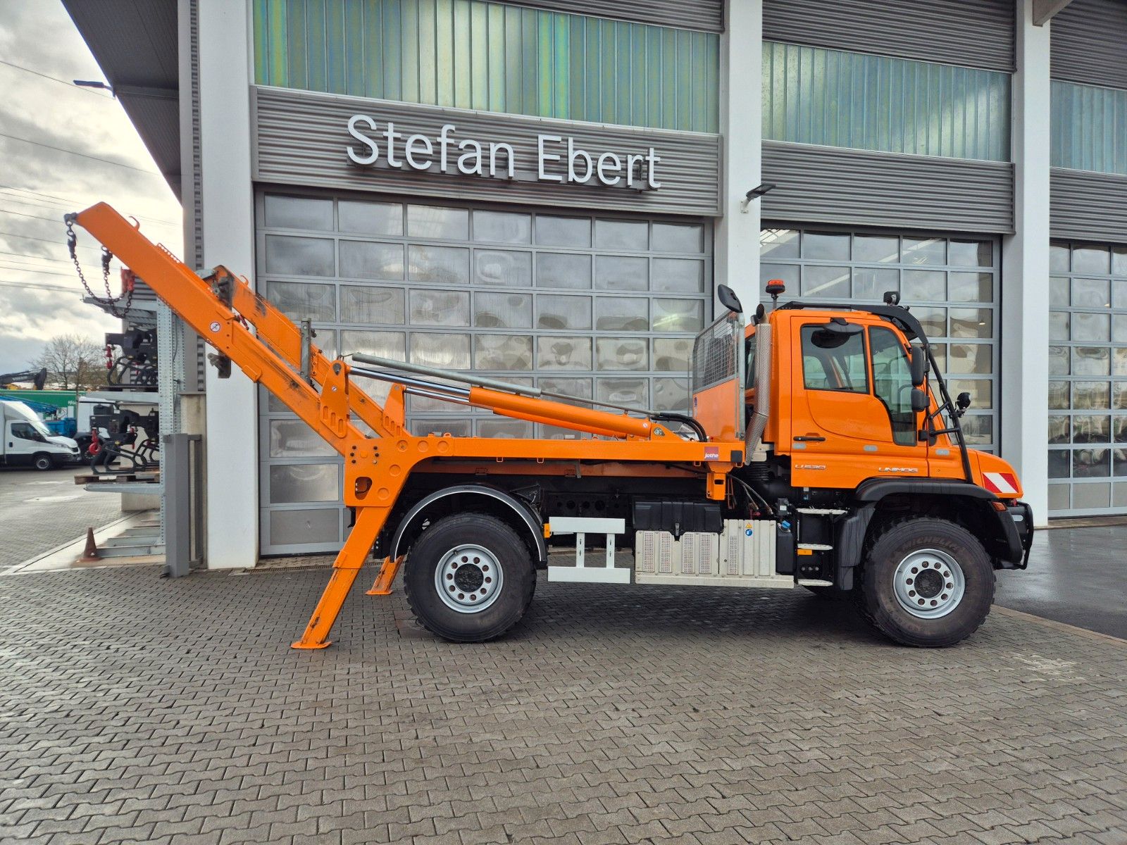 Fahrzeugabbildung Unimog MB U530 4x4 Jotha VarioPilot Zapfwelle Hydro