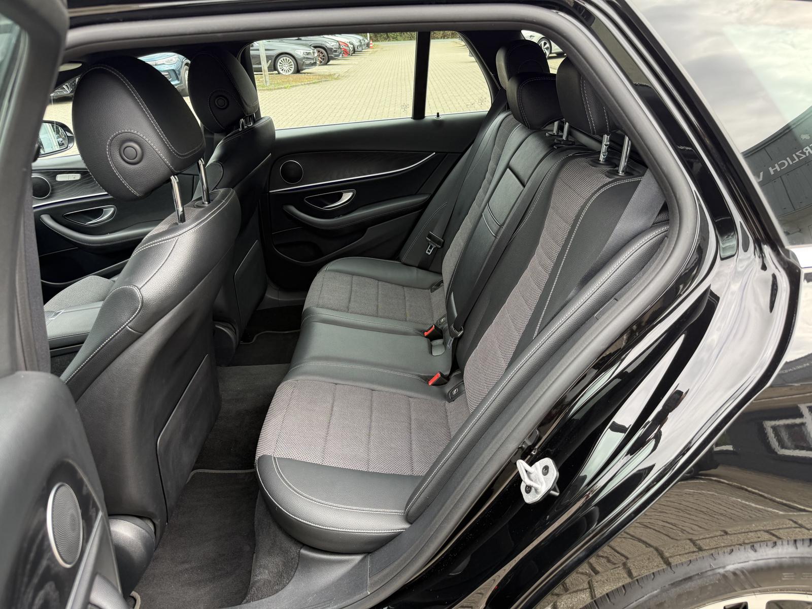 Mercedes-Benz E 200 d,T-M Avantgarde,T-Leder,R-Kam,Ambiente