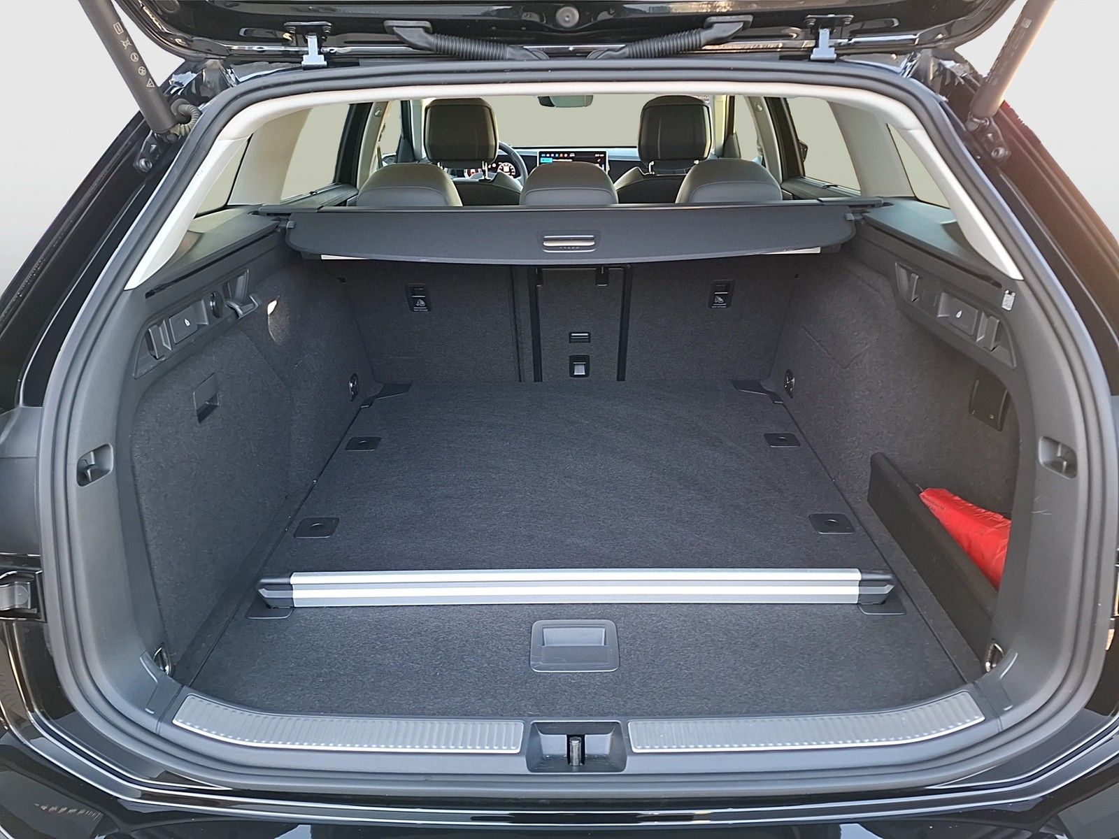 Fahrzeugabbildung Volkswagen Passat Variant eTSI Business DSG LED Navi AID HU