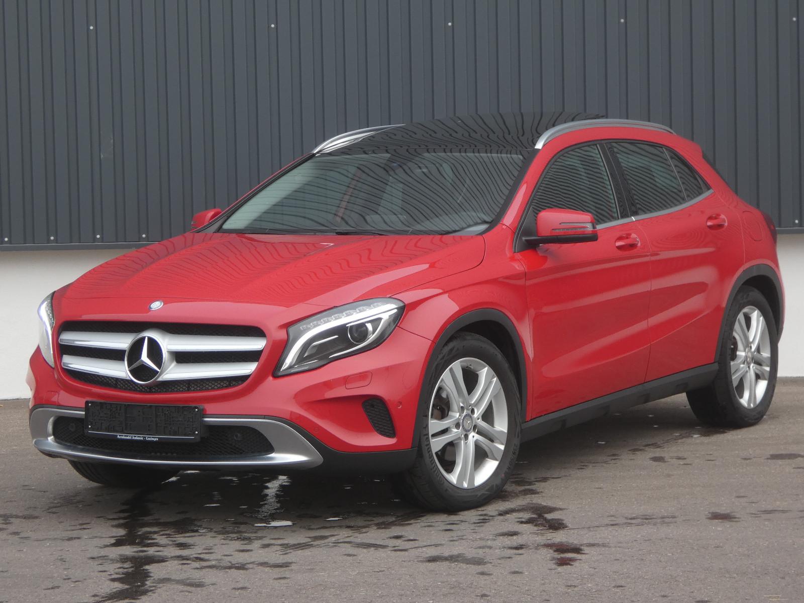 Mercedes-Benz GLA 180 Urban Bi-Xenon Navi Panorama Teilleder
