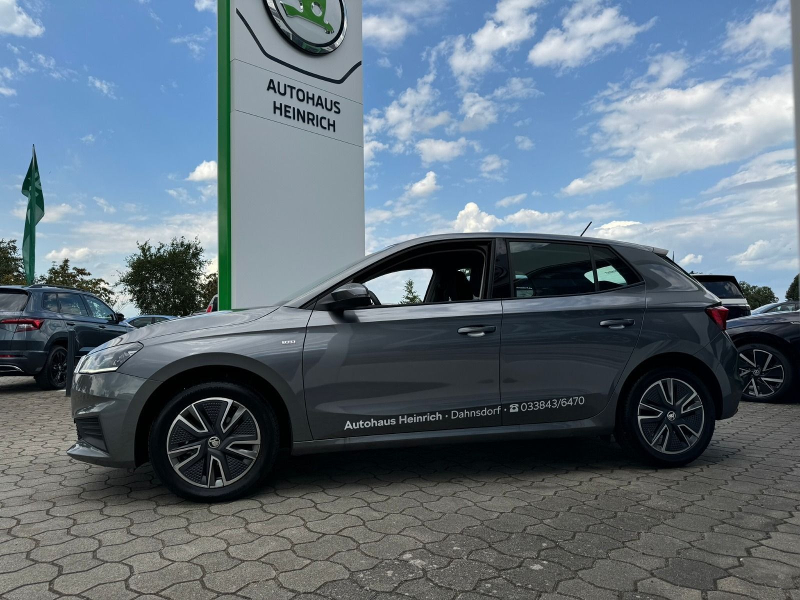 Fahrzeugabbildung SKODA Fabia Tour*PDC*SHZ*Allwetter*SmartLink