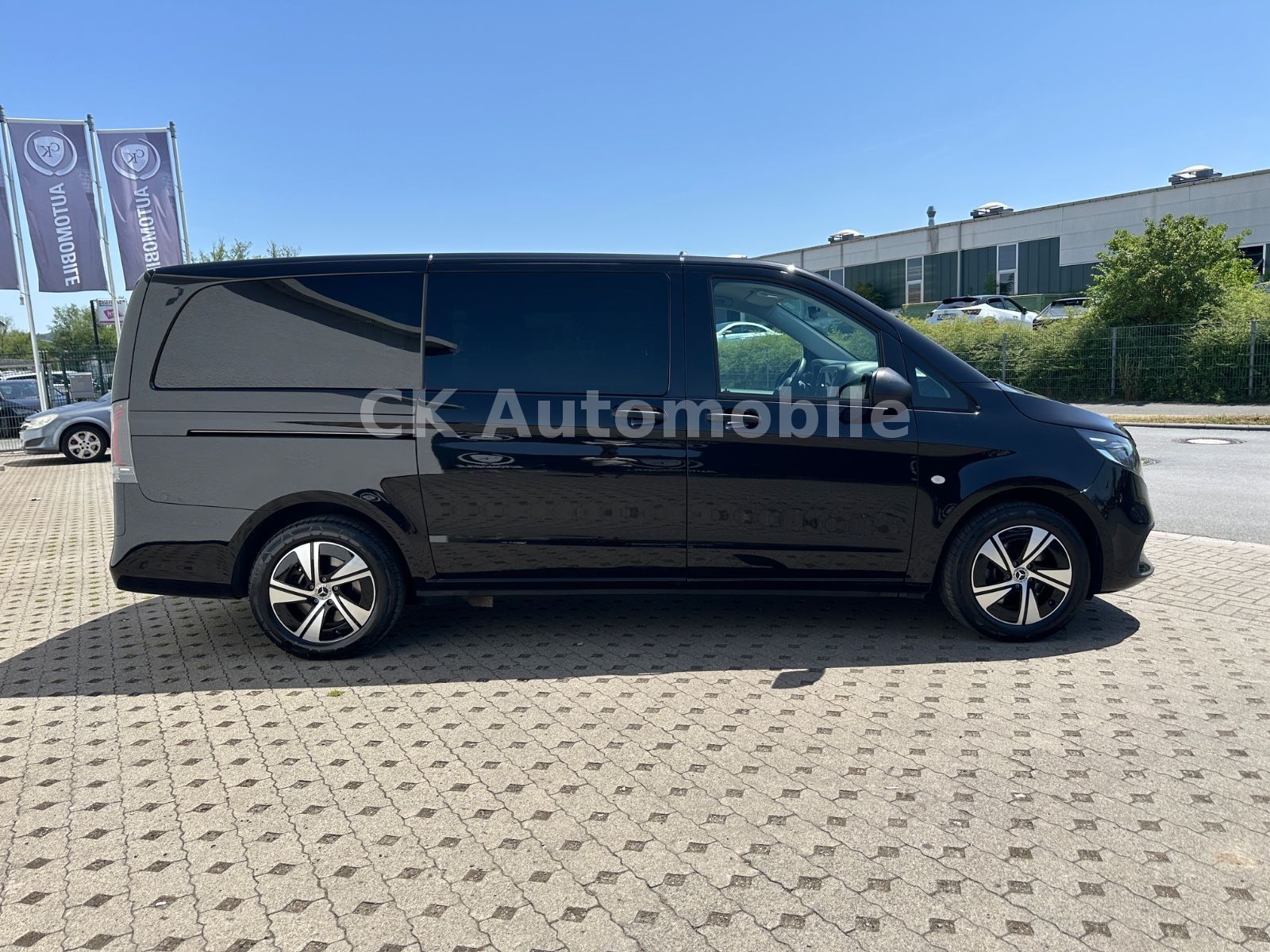 Fahrzeugabbildung Mercedes-Benz Vito Tourer 119 PRO lang/9 Sitze/Navi/LED/Kamera