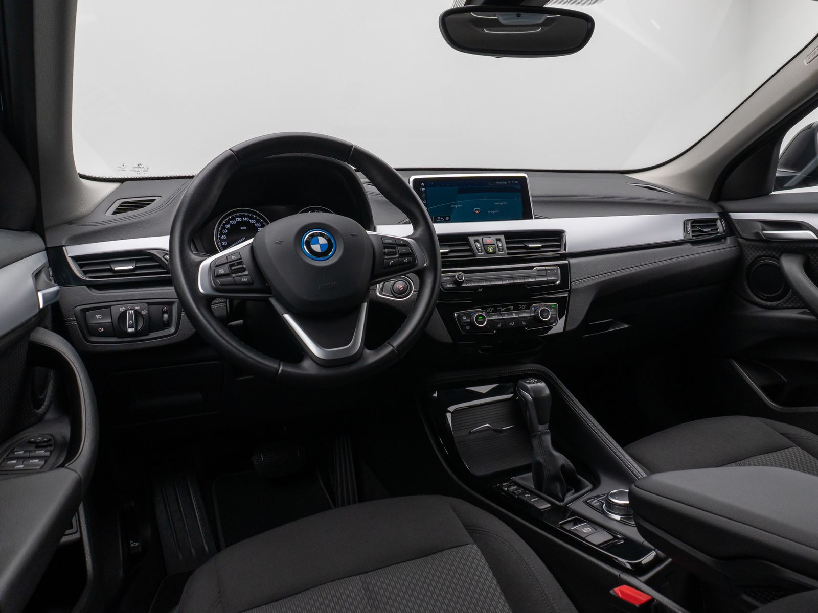 Fahrzeugabbildung BMW X2 xD25e Kamera DAB Lordos LED Geschwindigkeitsr