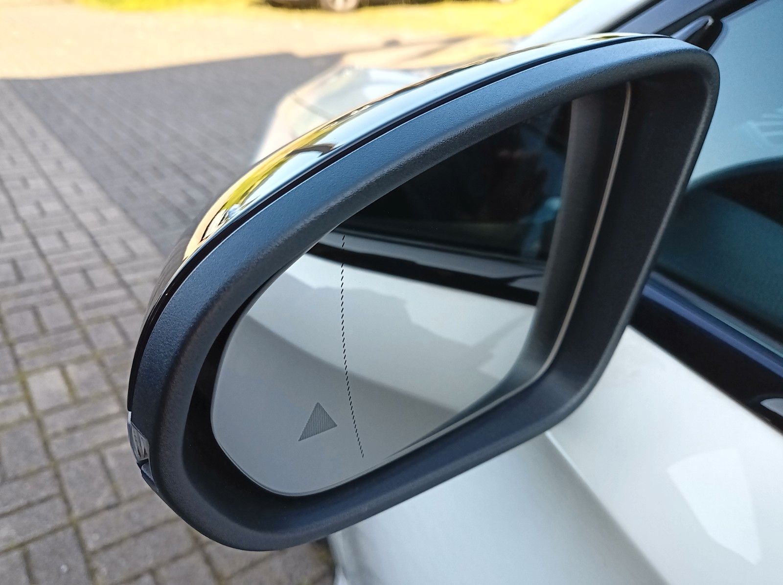 Fahrzeugabbildung Mercedes-Benz A 250 e+AMG LINE+PANO+360*KAMERA+DISTRONIC+SH+++