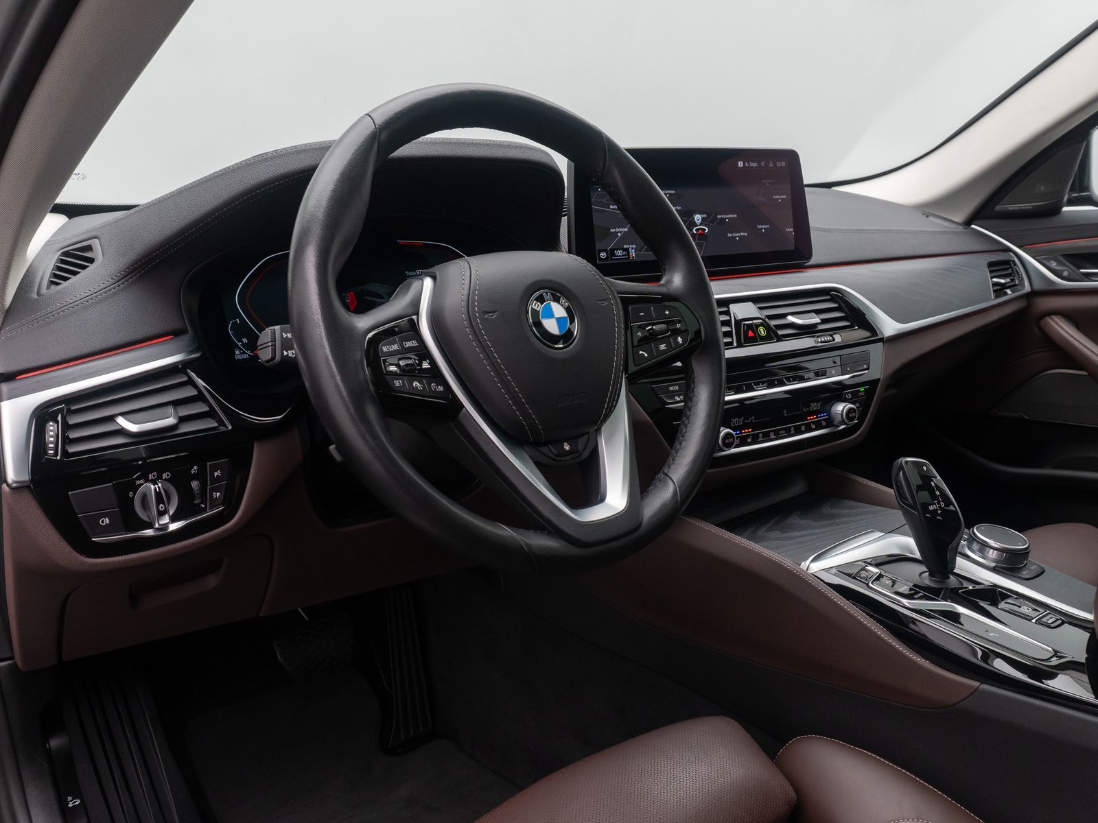 Fahrzeugabbildung BMW 530d Luxury Line HUD DAB H/K Panorama Individual