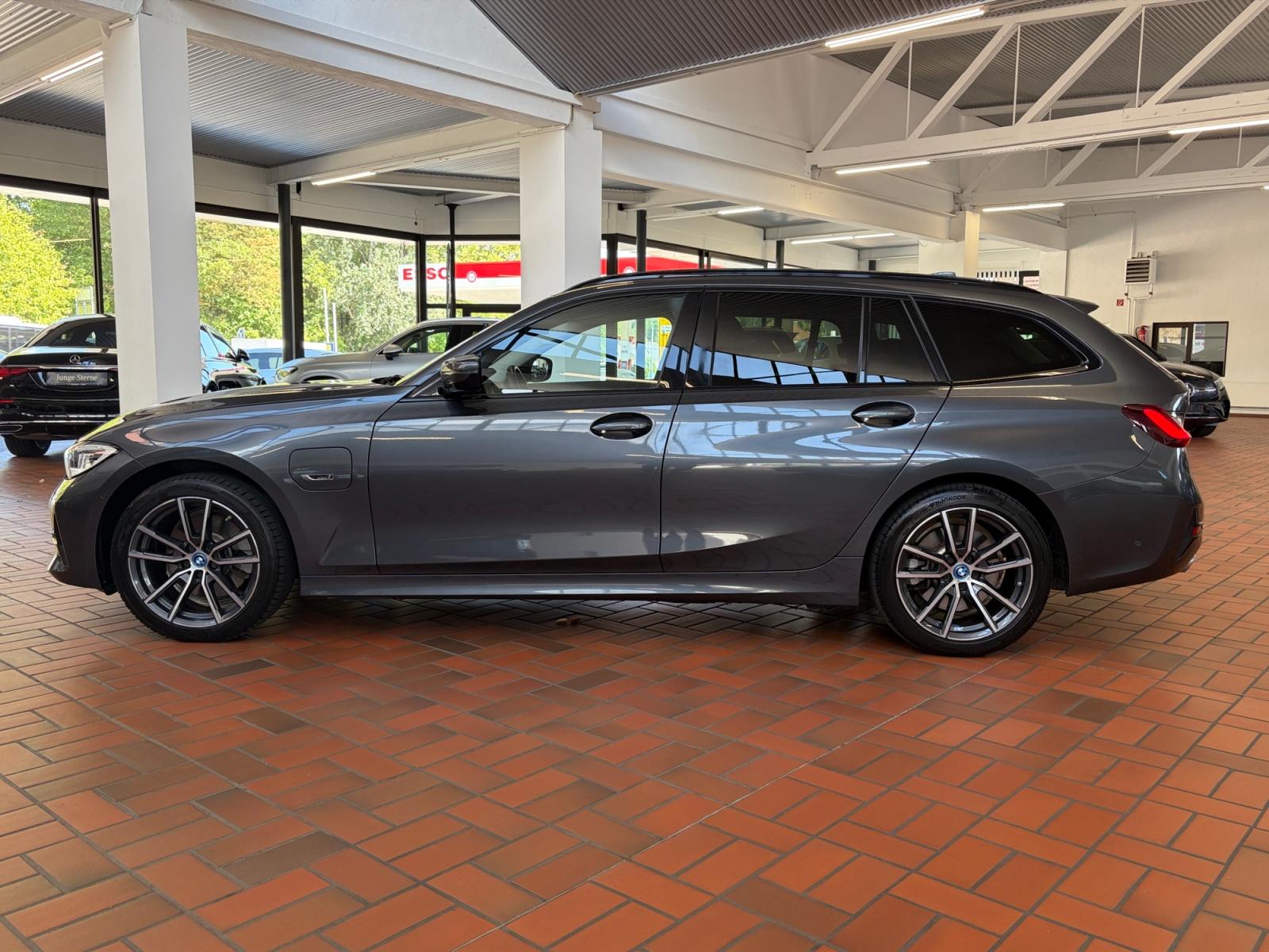 BMW 320 e Touring xDrive Sport Line AHK+ABSTANDSTEMP