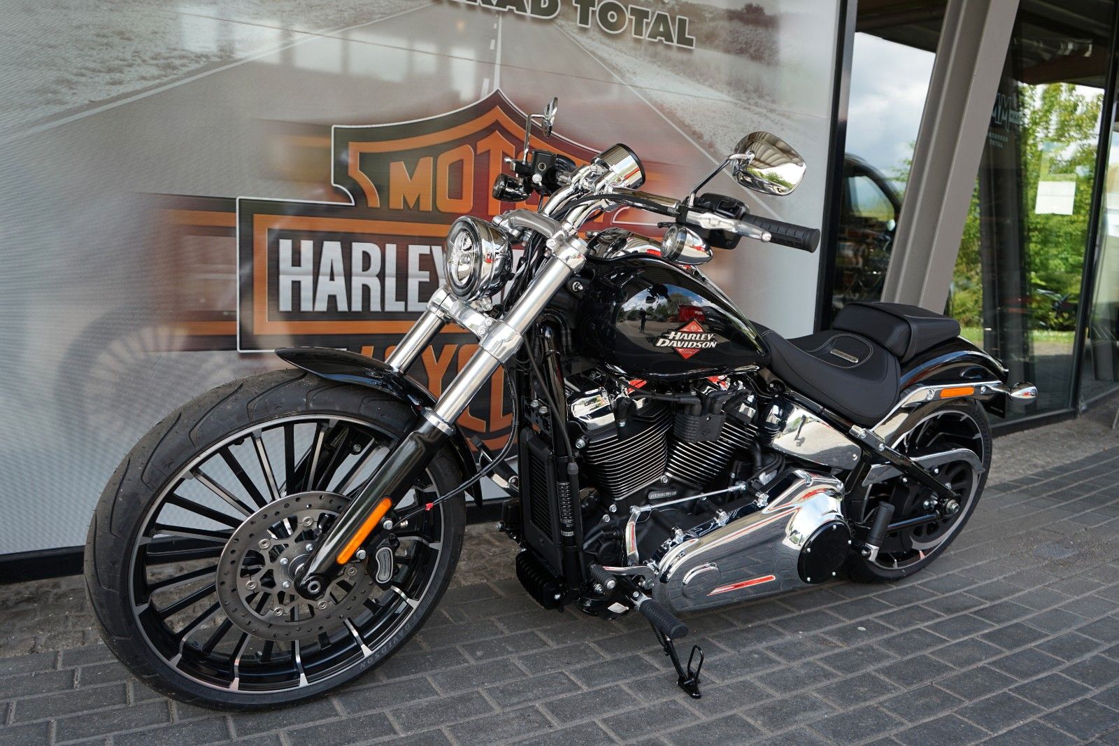 Fahrzeugabbildung Harley-Davidson Breakout 117 2025 Midnight Firestorm