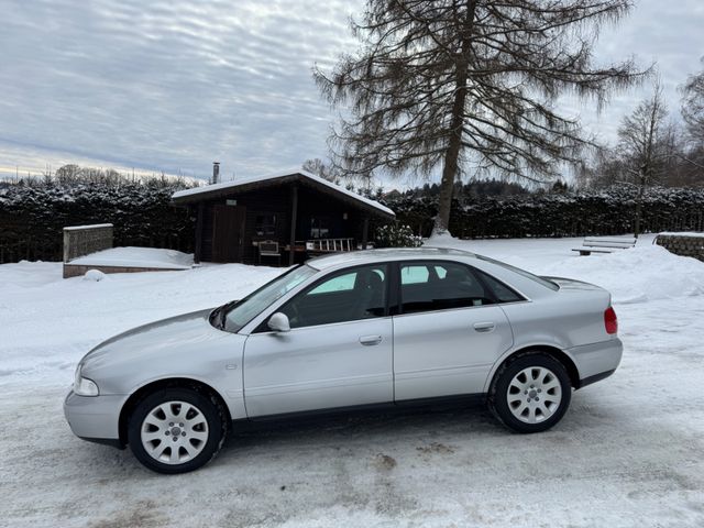 Audi A4 2.4 quattro Facelift rostfrei Top Zustand!