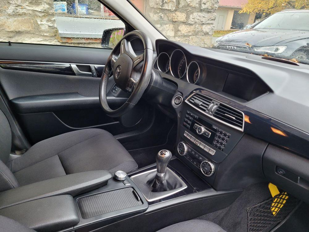 Mercedes-Benz C200 2011 — двигун 2.143 cm³, 136 HP (100kW)