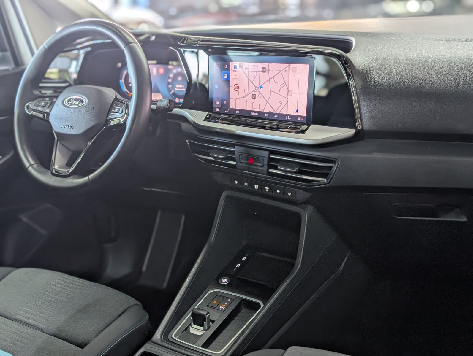 Fahrzeugabbildung Ford Tourneo Connect L2 Active 7-SI Bi-LED PANO AHK K