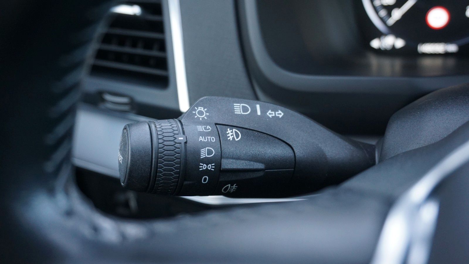 Fahrzeugabbildung Volvo XC90 Momentum AWD, Kamera, Navi, LED