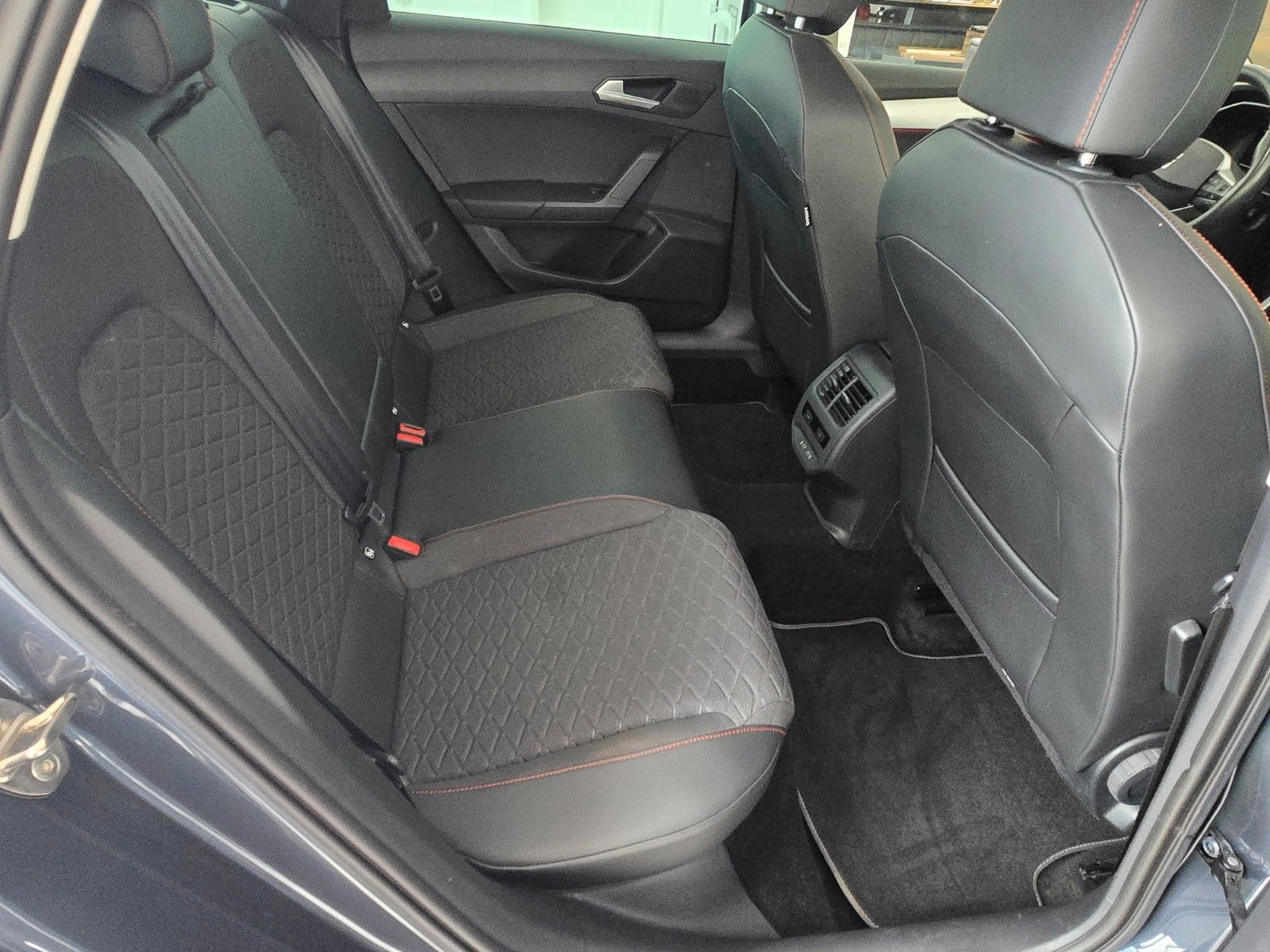 Fahrzeugabbildung SEAT Leon Sportstourer FR