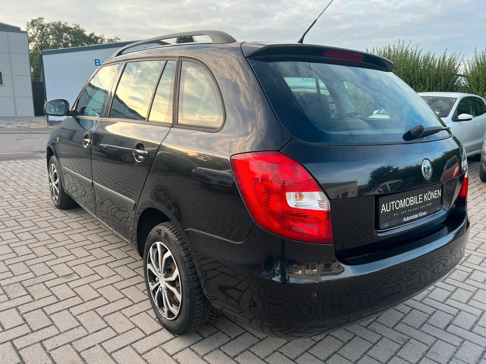 Skoda Fabia 2009 — салон