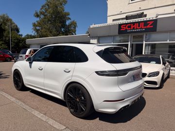 Porsche Cayenne - 4