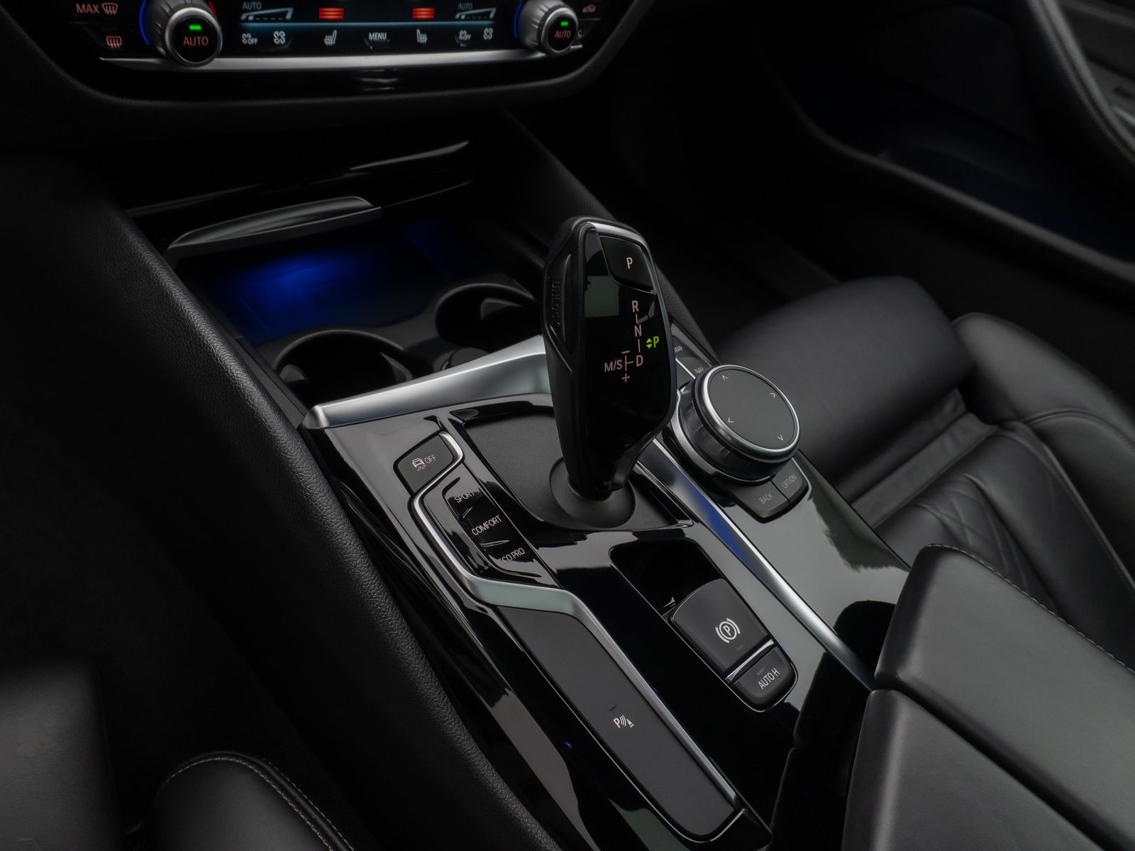 Fahrzeugabbildung BMW 540i xD SportLine Panorama HUD DAB HiFi 4xKlima