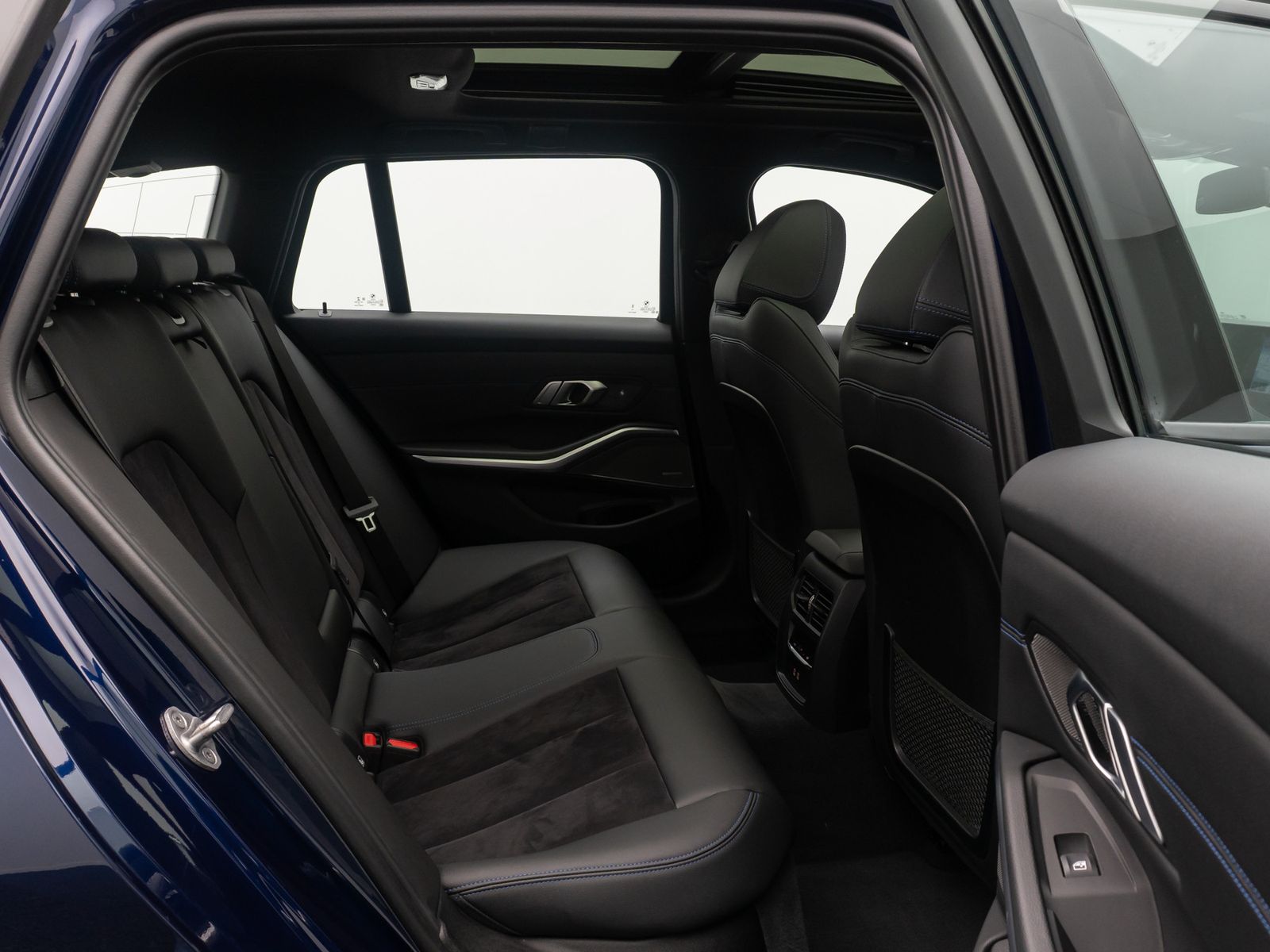 Fahrzeugabbildung BMW 320e M Sport AHK Panorama Stop&Go DAB H/K 18Zoll