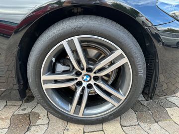 Fahrzeugabbildung BMW 520 i Limousine M Lenkrad Leder LED GSD 18"