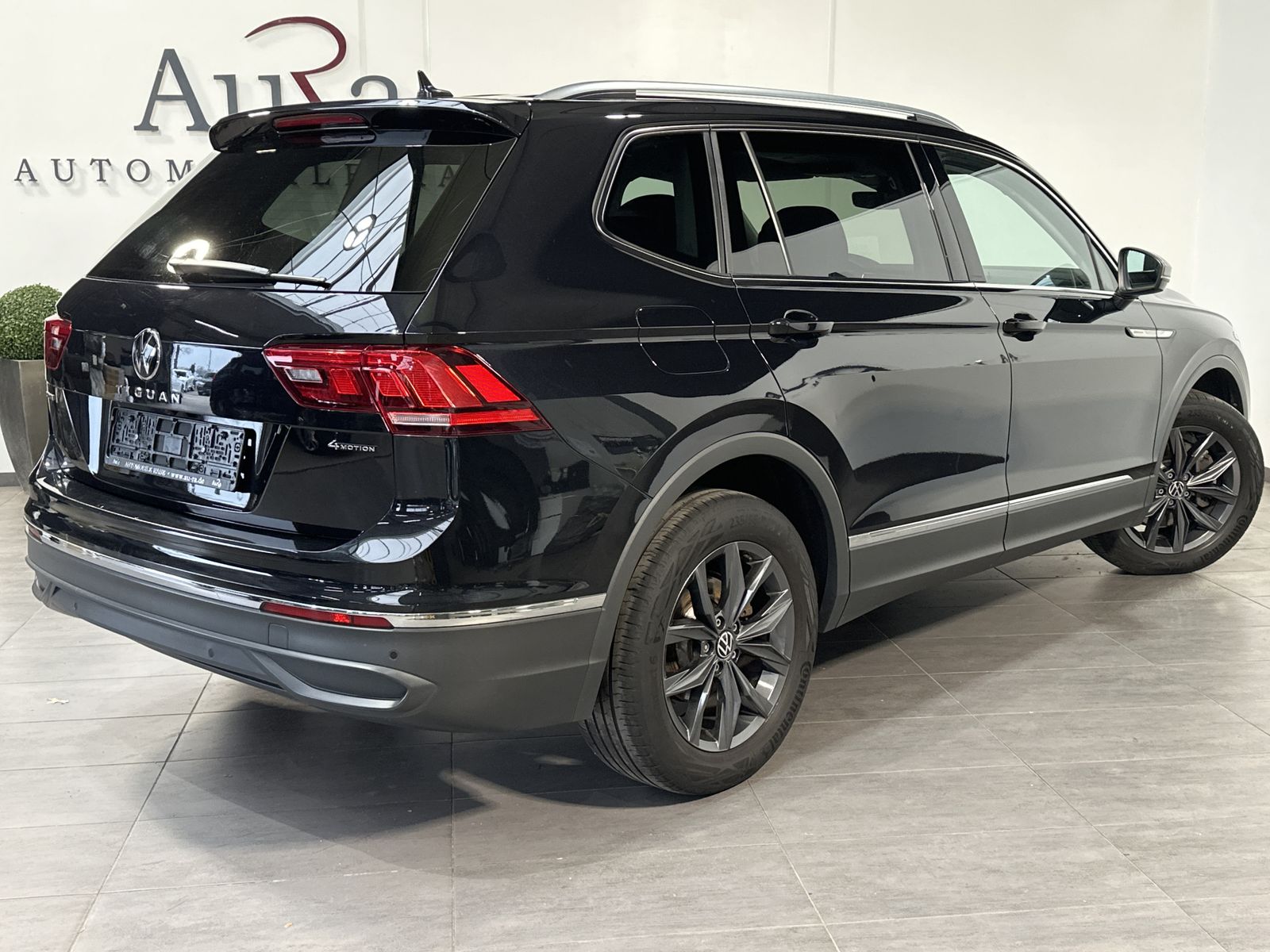 Fahrzeugabbildung Volkswagen Tiguan Allspace Life 4Motion NAV+LED+AHK+KAM+ACC