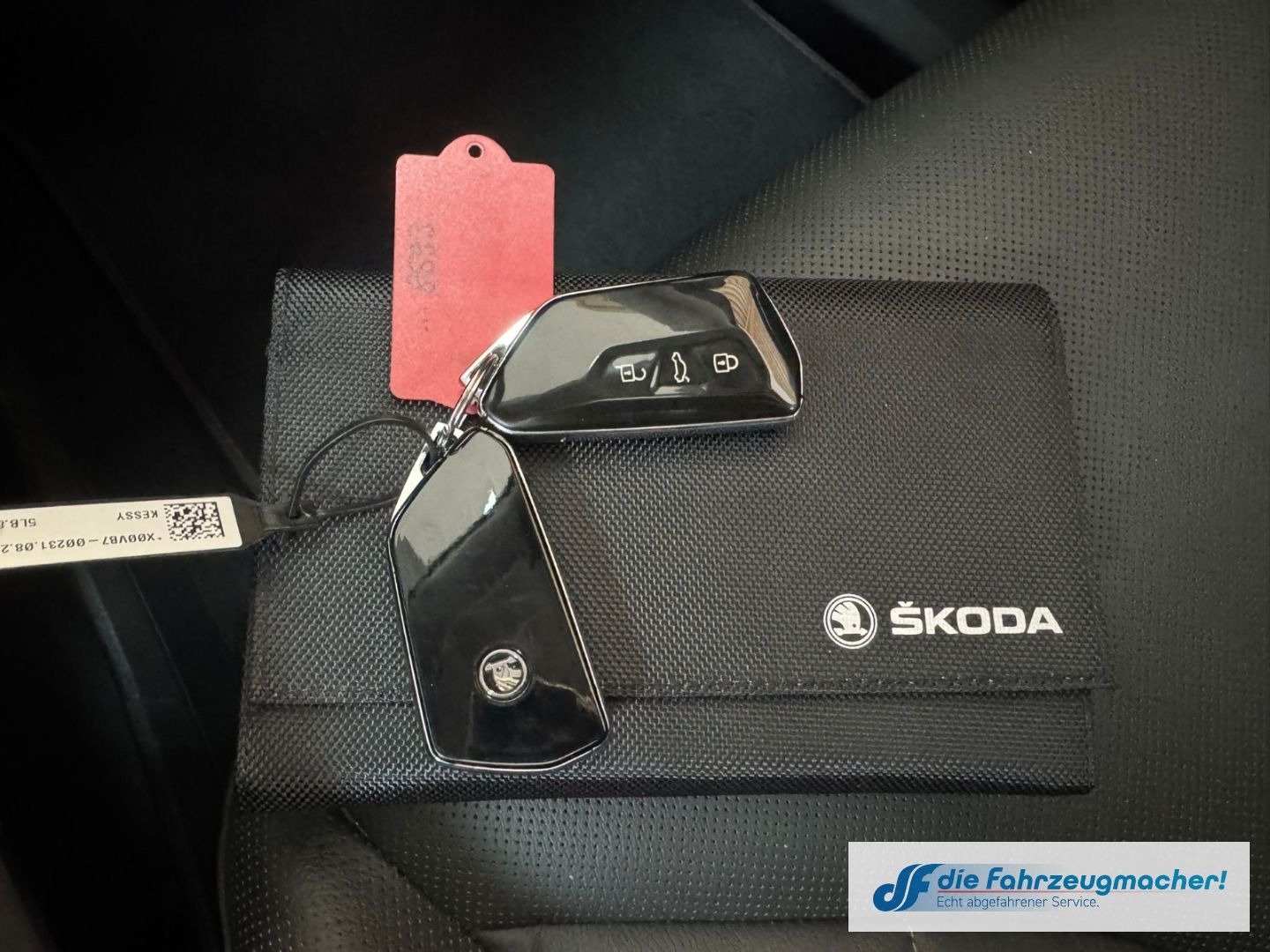 Fahrzeugabbildung SKODA Enyaq 80 Suite HUD El. Panodach Navi Leder Digi