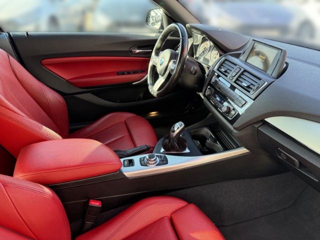 Fahrzeugabbildung BMW 220 i Cabrio +M-PAKET+LED+SHZ+KLIMA+NAVI+UVM+