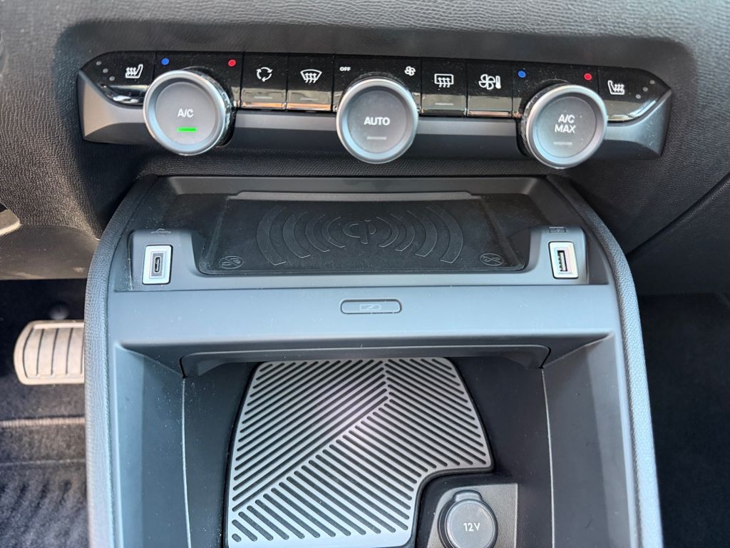 Fahrzeugabbildung Citroën C4 X Hybrid 136 ë-DSC6 MAX
