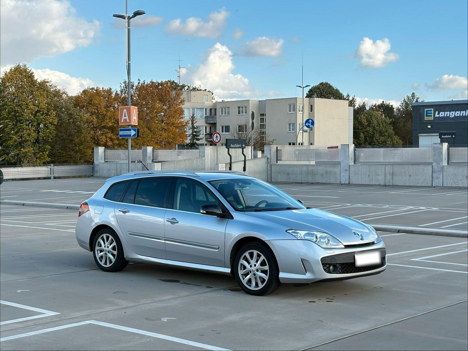 Renault Laguna 2010 — rear view
