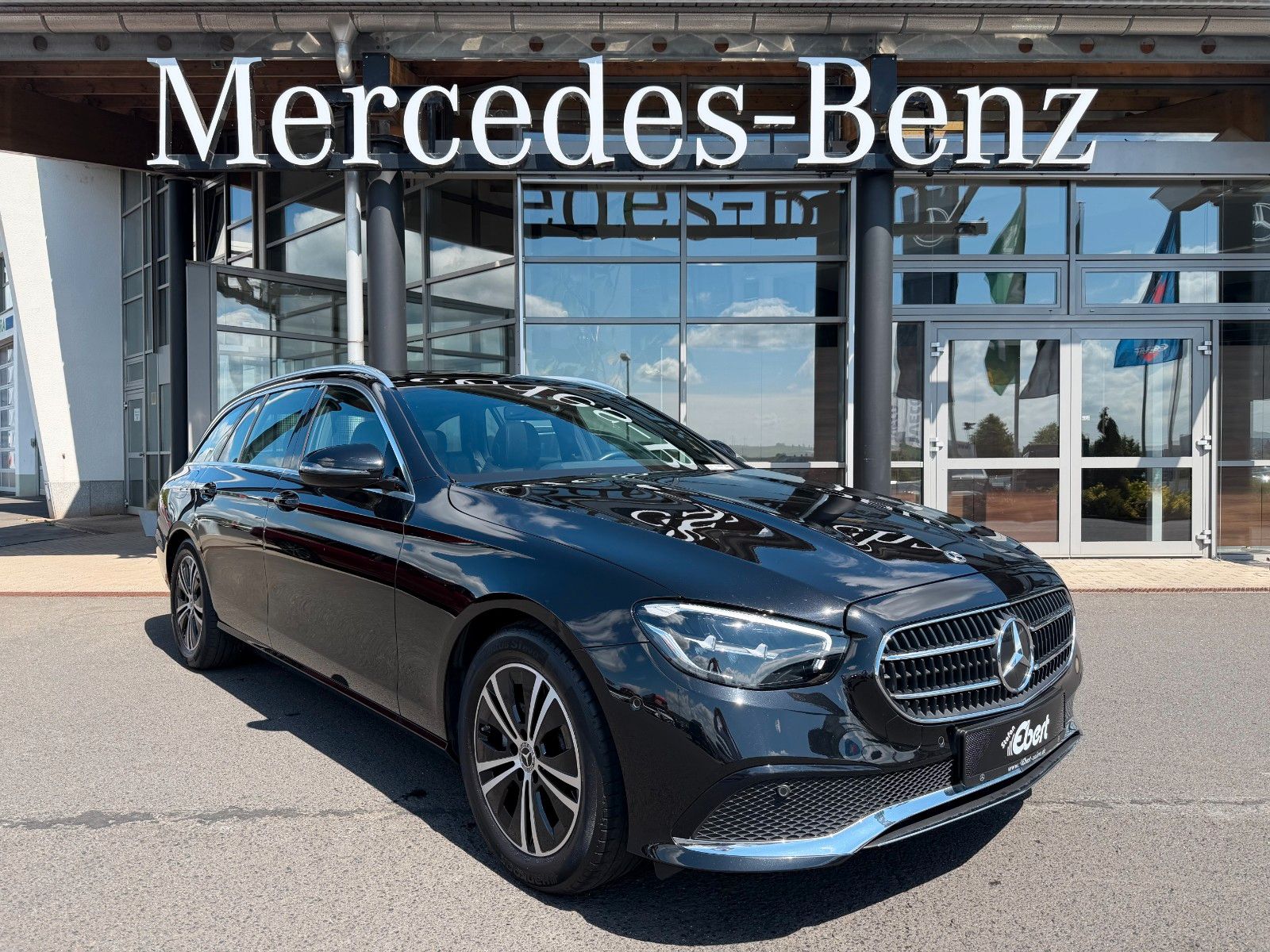 Fahrzeugabbildung Mercedes-Benz E 200 T Avantgarde+Pano+RKamera+Ambiente+TotW