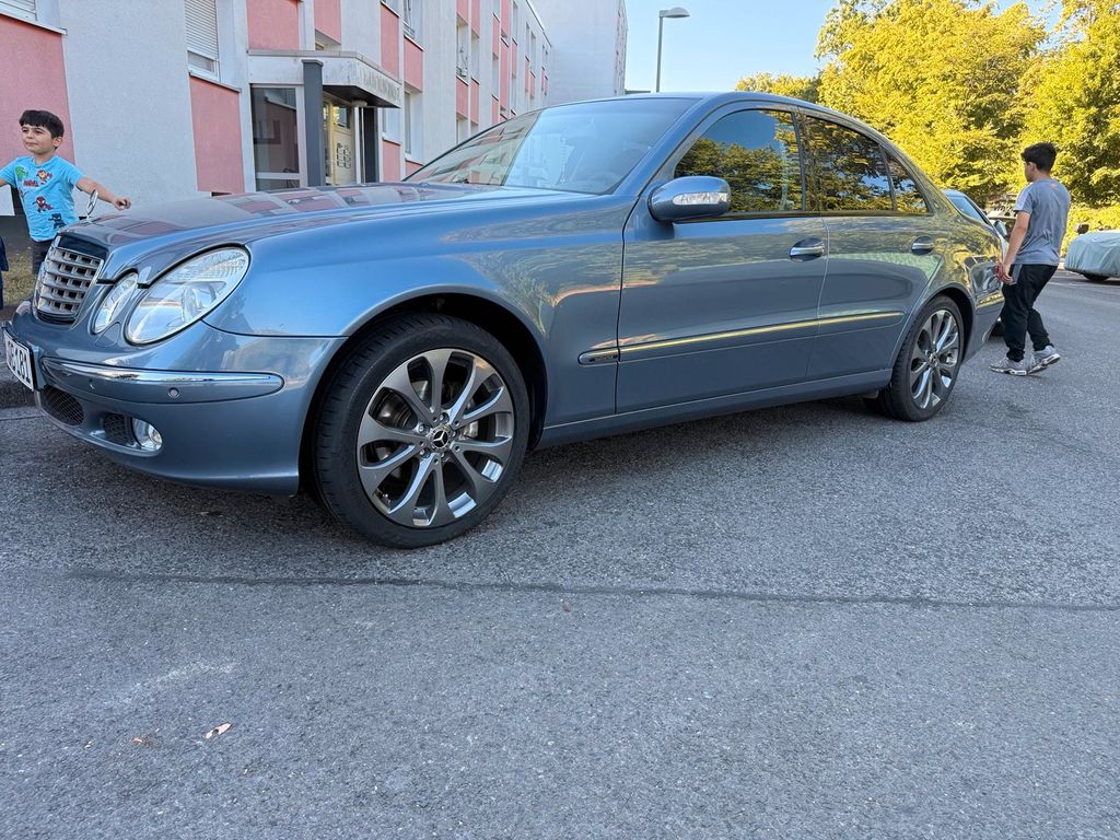 Image of Mercedes-Benz E 220