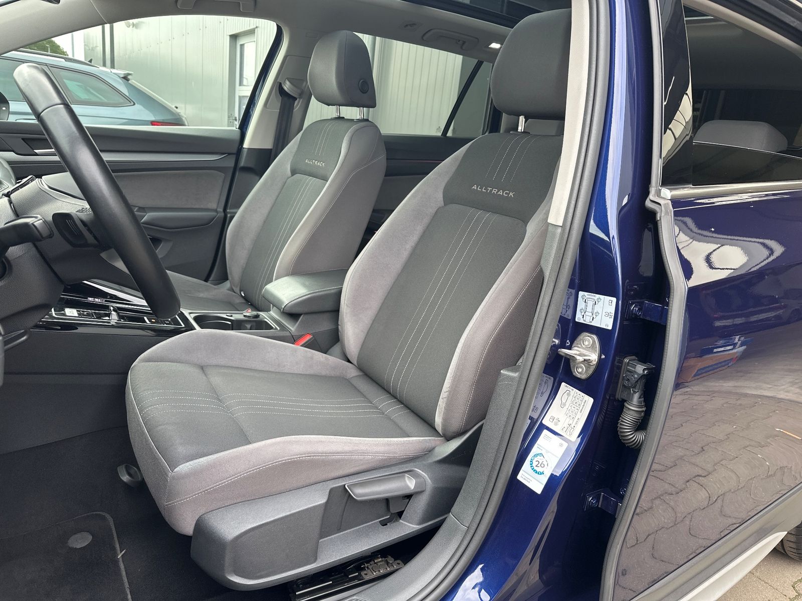 Fahrzeugabbildung Volkswagen Golf Alltrack 2.0 TDI DSG 4Motion NAV+LED+PANO