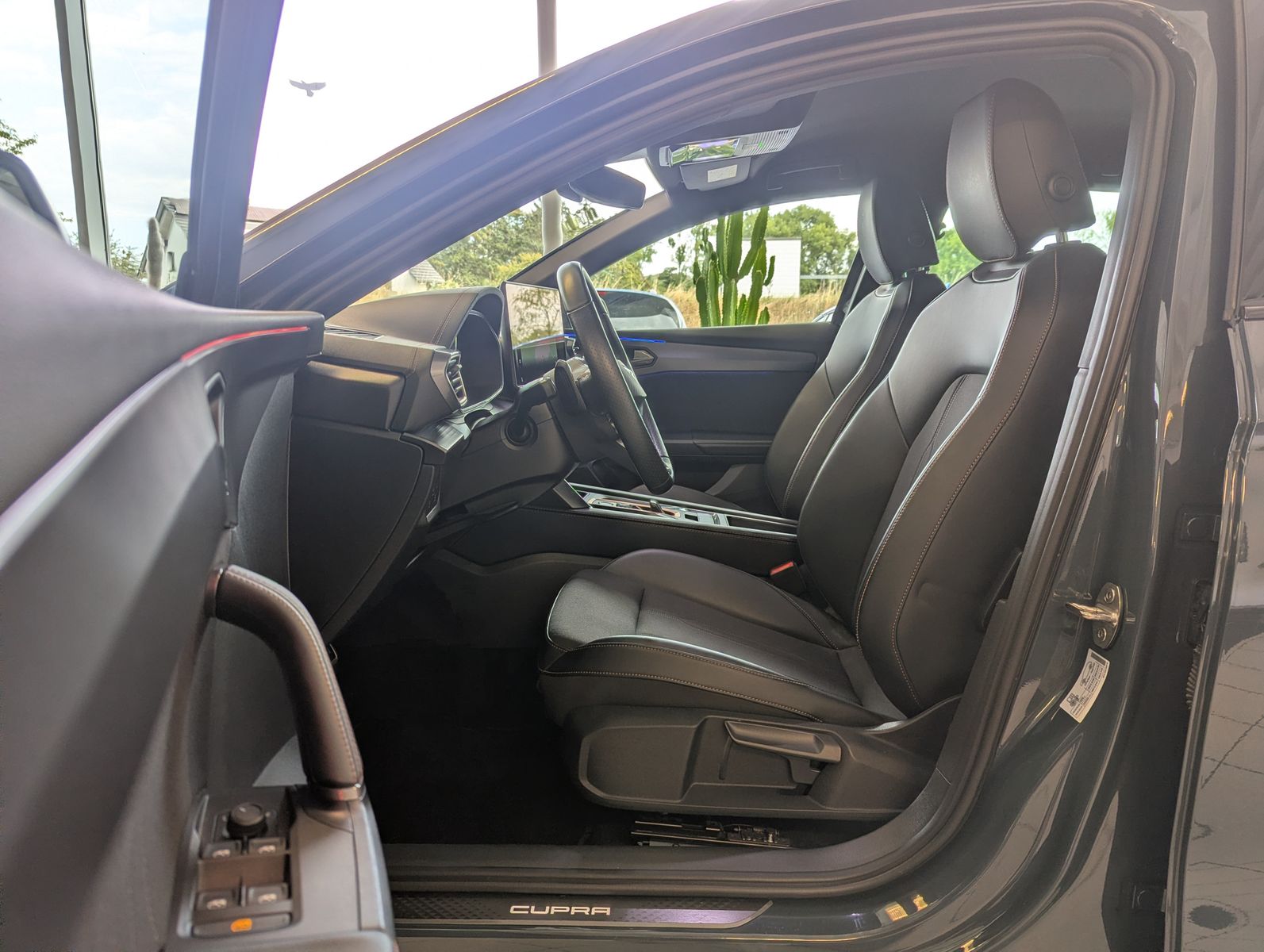 Fahrzeugabbildung CUPRA Leon 1.5 e-Hybrid Matrix Edge-Intelligent-Paket