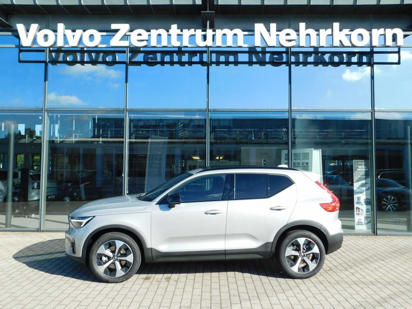 Fahrzeugabbildung Volvo XC40 B4 B DKG Plus Dark 'Glasschiebedach, 360 Ca