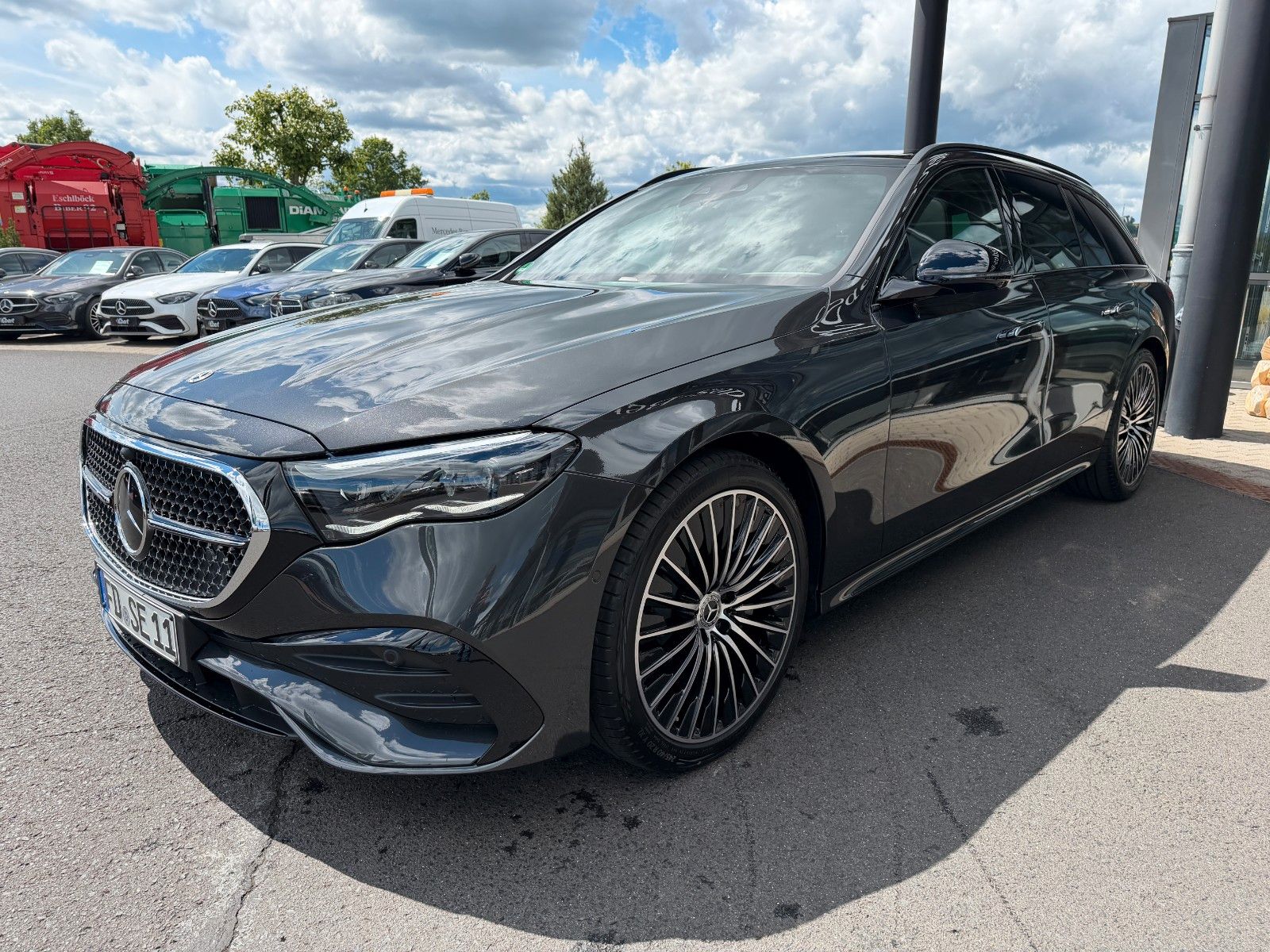 Fahrzeugabbildung Mercedes-Benz E 220 d T AMG Pano+AHK+360°+Distr+Digital+20"