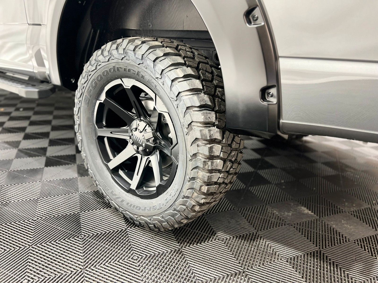 Fahrzeugabbildung Ford F-150 Lariat 5.0L V8 SC 5,5" Black Ed. RTR Ed.