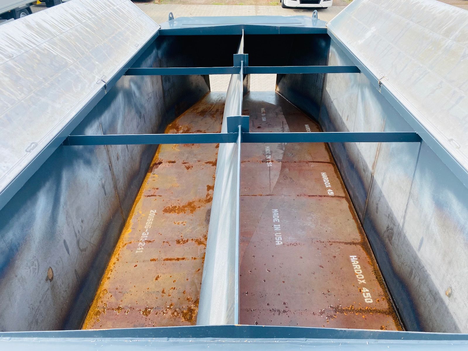 Fahrzeugabbildung Andere Asphalt-Thermobehälter 11m³ für Abrollkipper