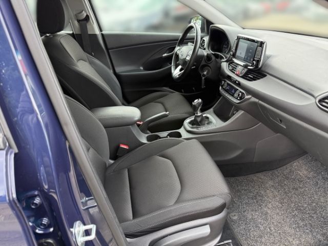 Fahrzeugabbildung Hyundai i30 cw YES! 1.4 +KLIMA+NAVI+CARPLAY+SHZ+RFK+PDC+