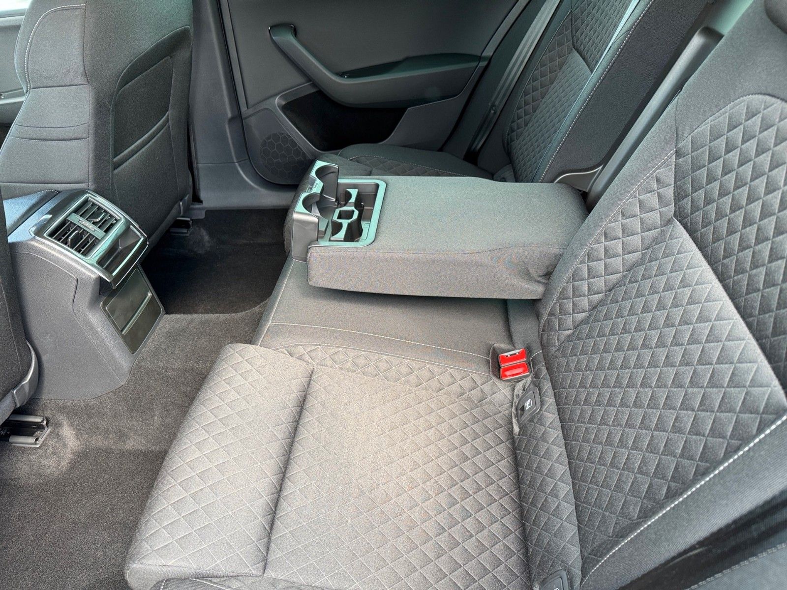 Fahrzeugabbildung SKODA Superb Combi Ambition