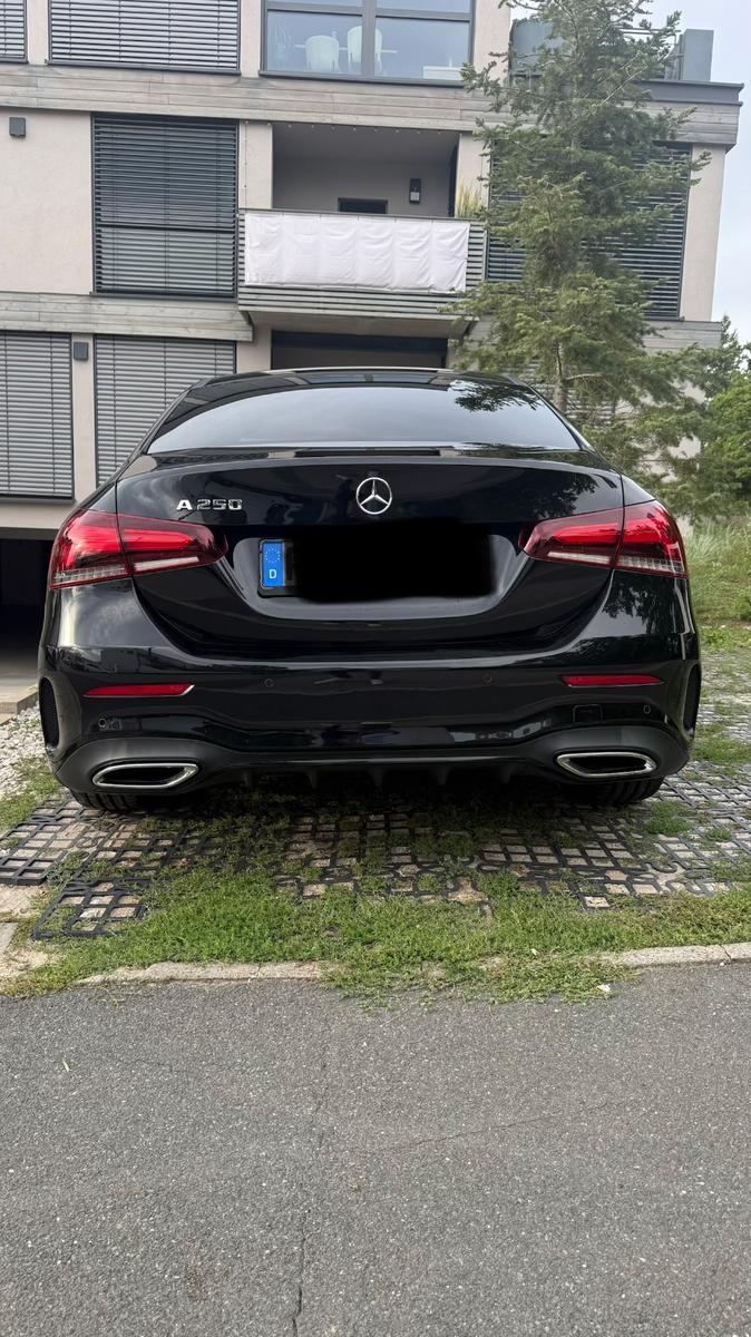 Mercedes-Benz A 250 4MATIC DCT AMG-PANO-BURM-NIGHT