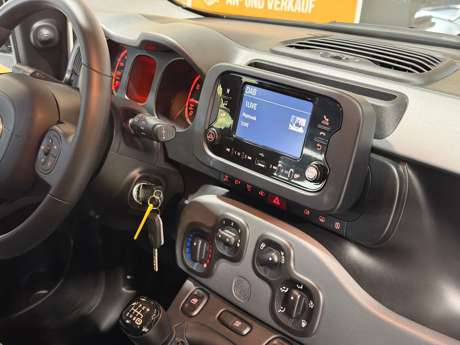 Fahrzeugabbildung Fiat Panda /KLIMA/4-TÜRER/DAB/ALLWETTER/1-HAND