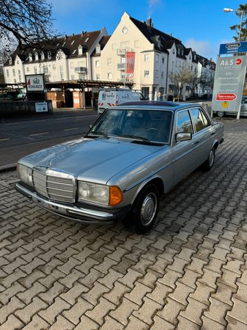 Mercedes-Benz 230 E