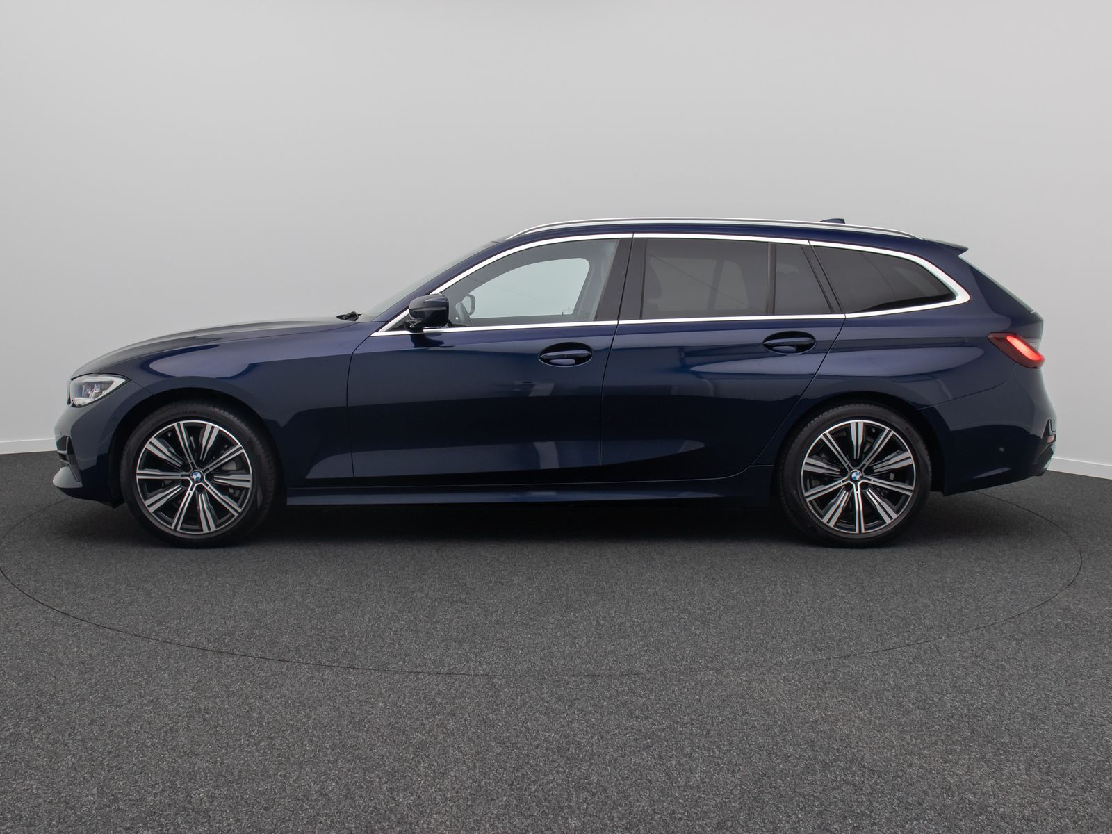 Fahrzeugabbildung BMW 330d xD SportLine DAB Laser DisKey HiFi Panorama