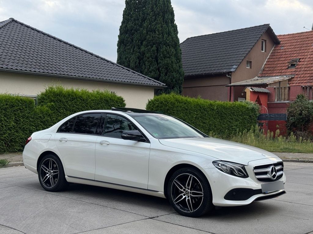 Image of Mercedes-Benz E 220