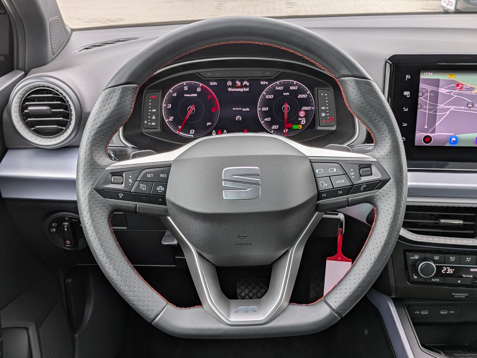 Fahrzeugabbildung SEAT Arona 1.5 TSI FR DSG AHK*ACC*LED*APP*DAB*KAMERA