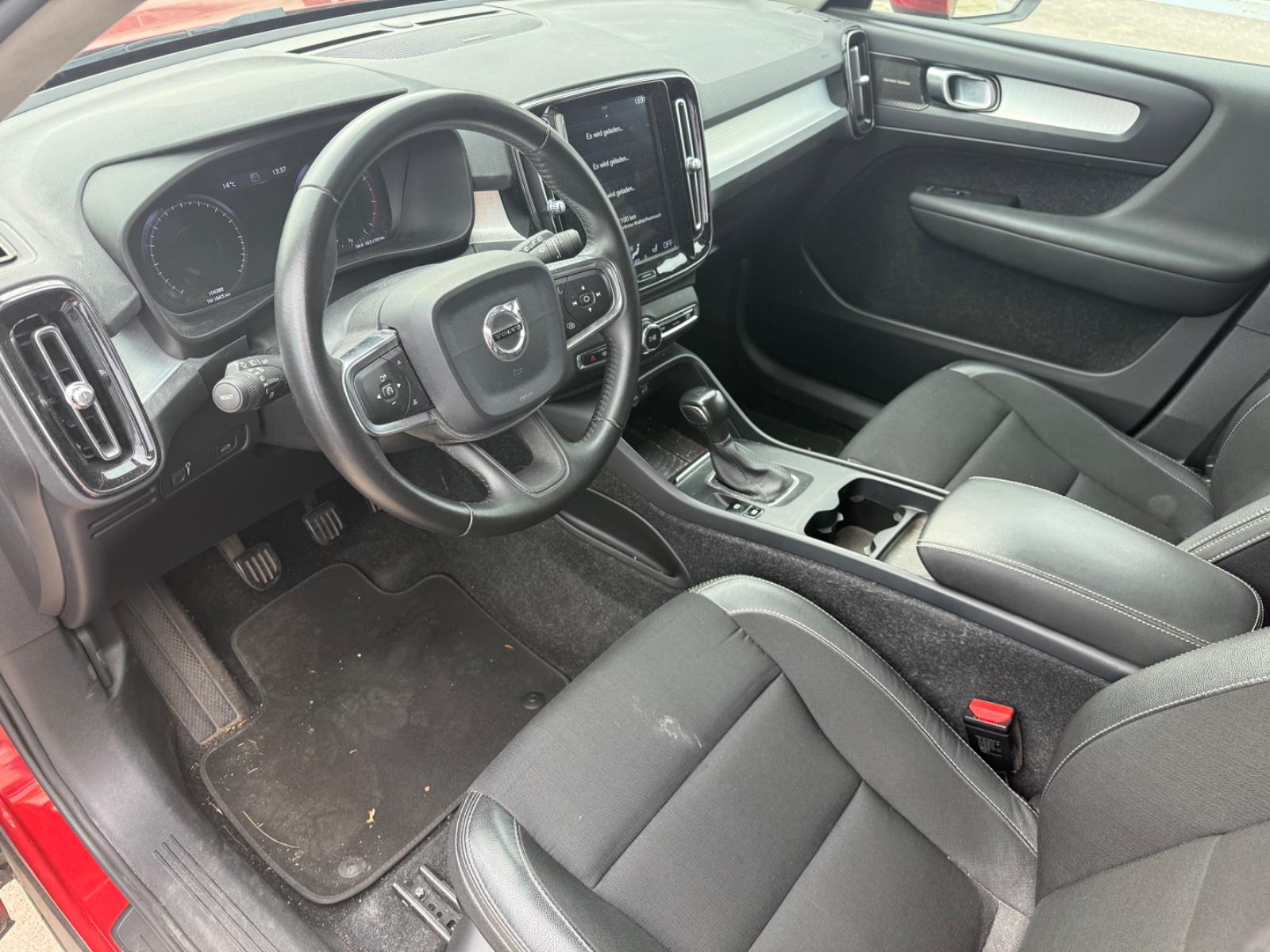 Volvo XC 40 XC40 Momentum 2WD+LED+USB+SITZHEIZUNG+BC+M