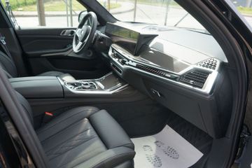 Fahrzeugabbildung BMW X7 M60 i Pano Sky*B&W*Soft Close*Executive Drive