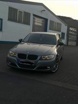 BMW E90 LCI - Scheckheft- Wenig KM - TÜV Neu - BMW: 90s