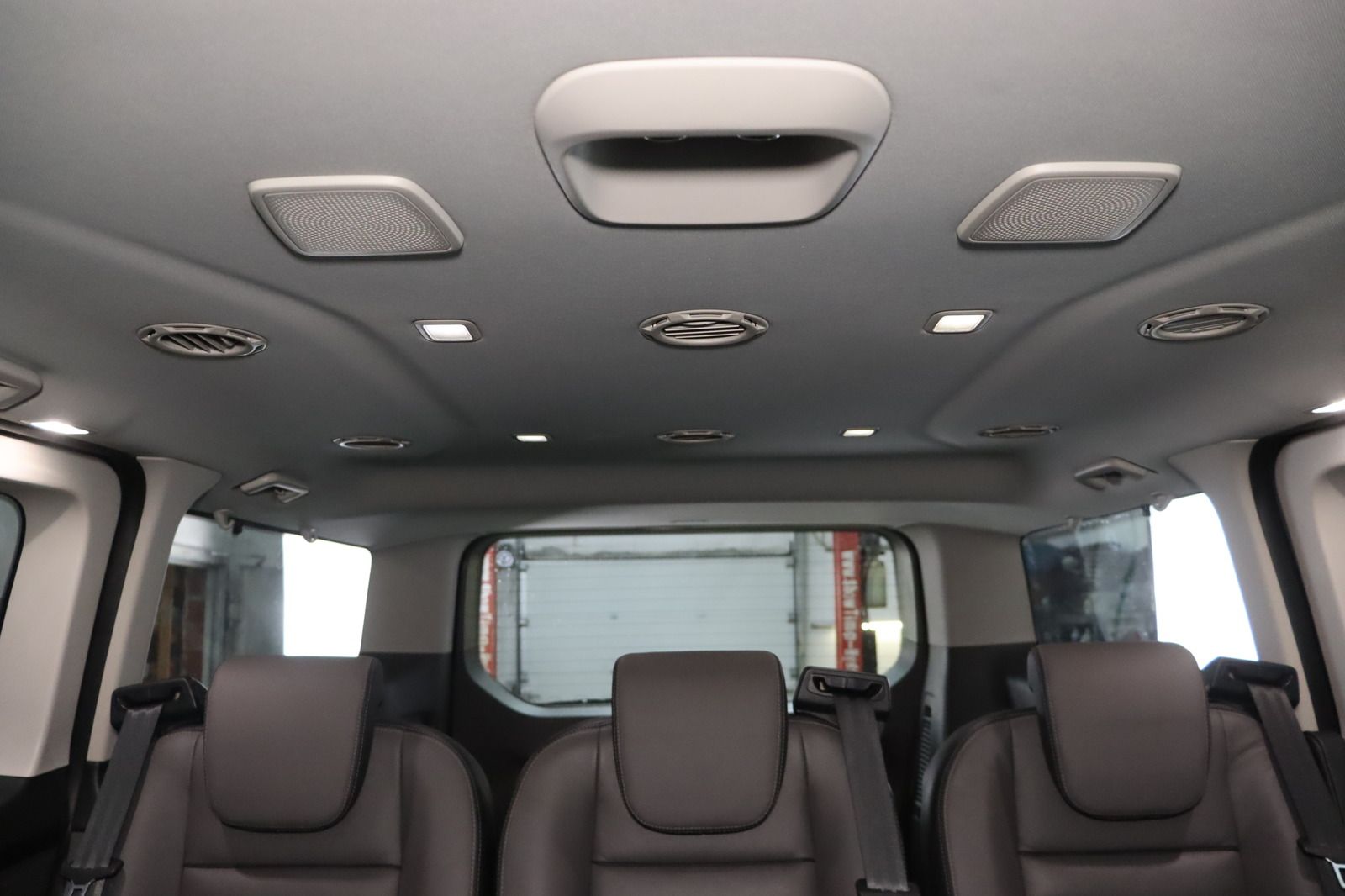 Fahrzeugabbildung Ford Tourneo Custom 2.0 L2 Lang Titanium Black Series