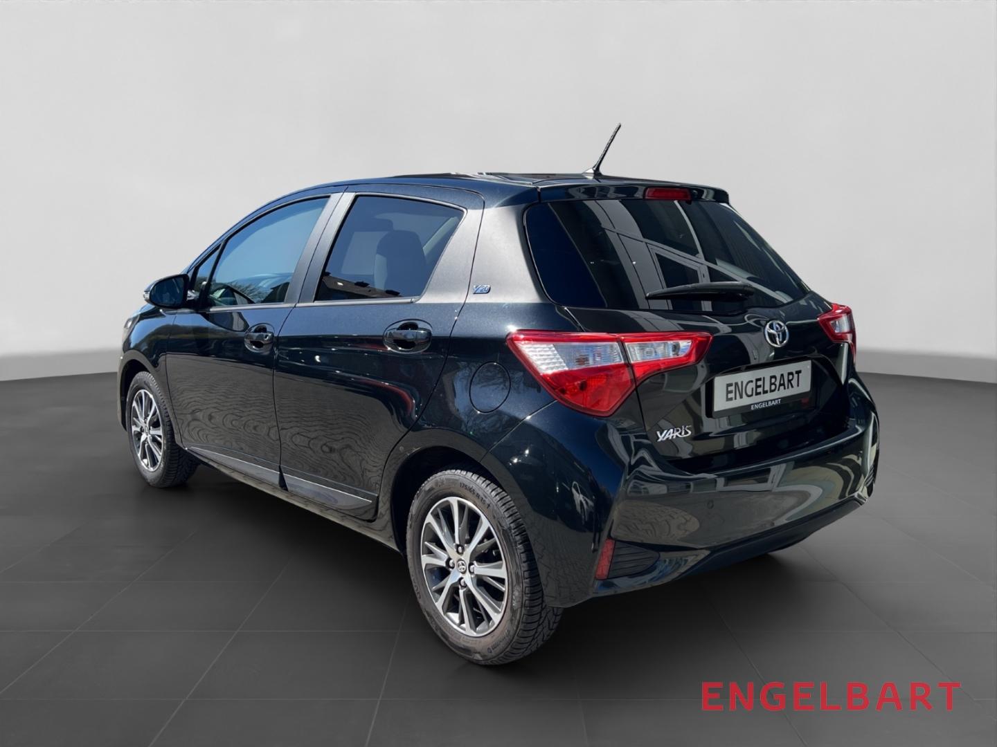Toyota Yaris 1.5 Team D Allwetterreifen Kamera