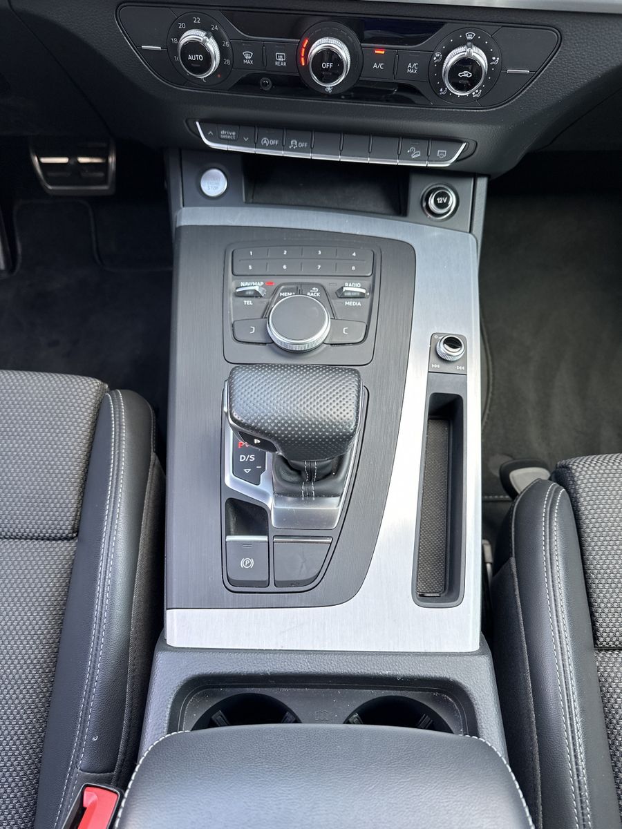 Fahrzeugabbildung Audi Q5 35 TDI S-Line NAV+XEN+AHK+STANDHEIZUNG+1HD+PP