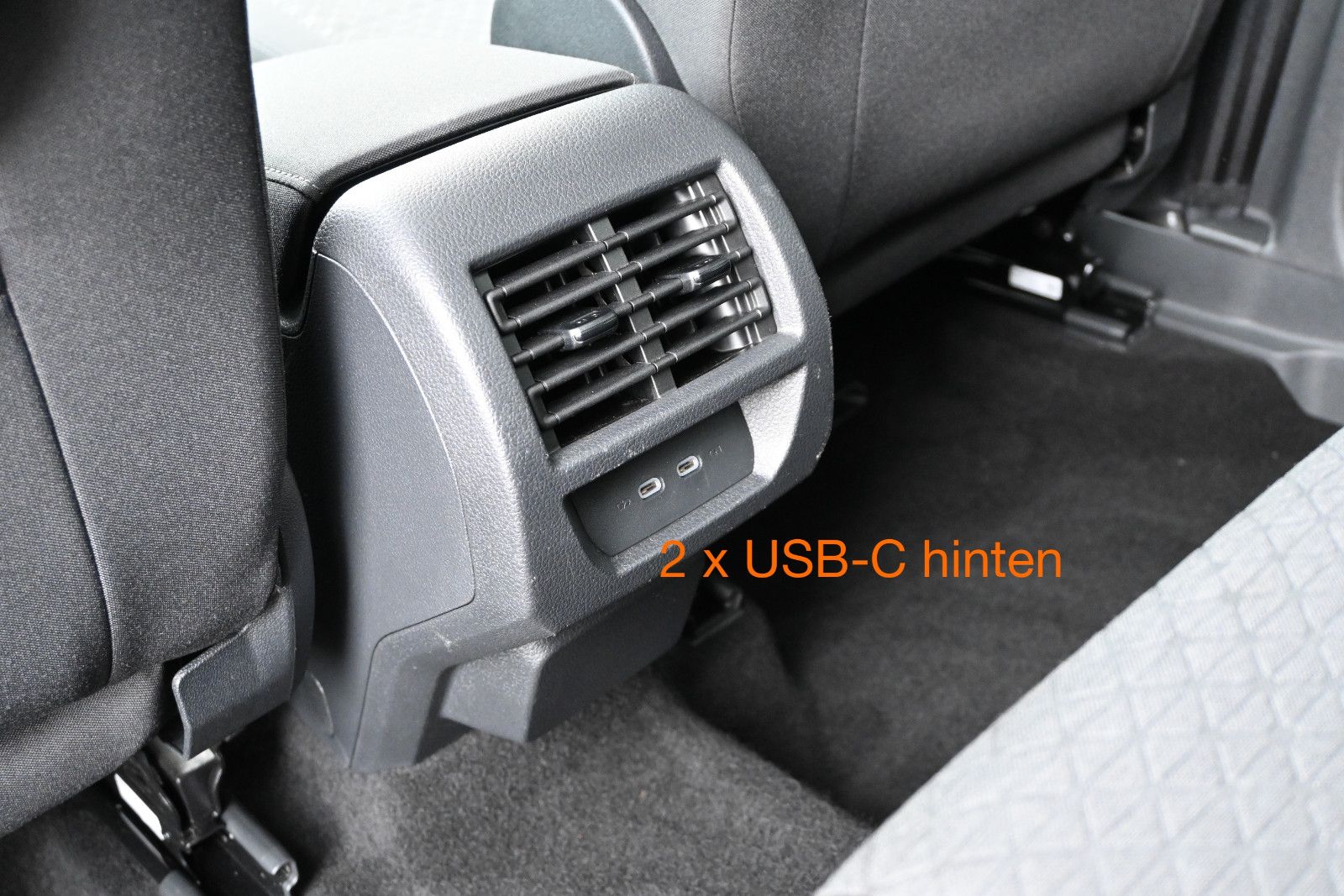 Fahrzeugabbildung Ford Grand Tourneo 2.0 d Titanium Aut °PANO°KAM°8FACH