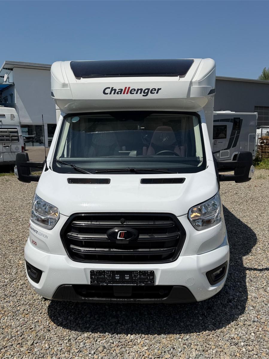 Challenger 250 Graphite Edition